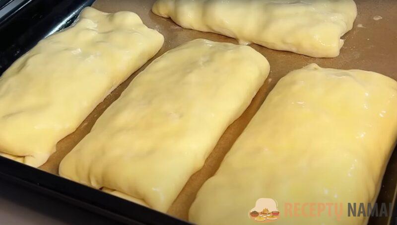 Идеальный перекус для школьника: рецепт пирожков с курицей, которые остаются сочными даже через 5 часов после готовки