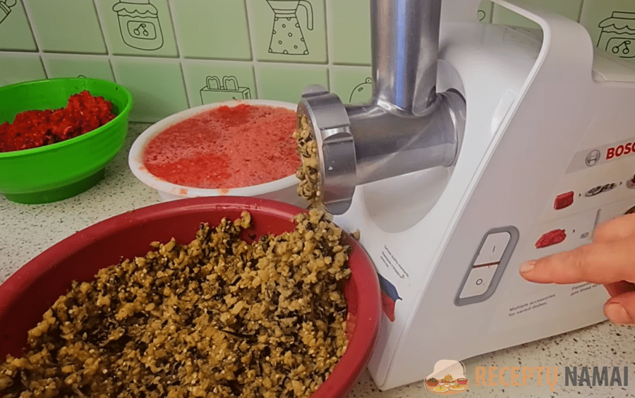 Рецепт вкусной и нежной икры из баклажанов на зиму без стерилизации.