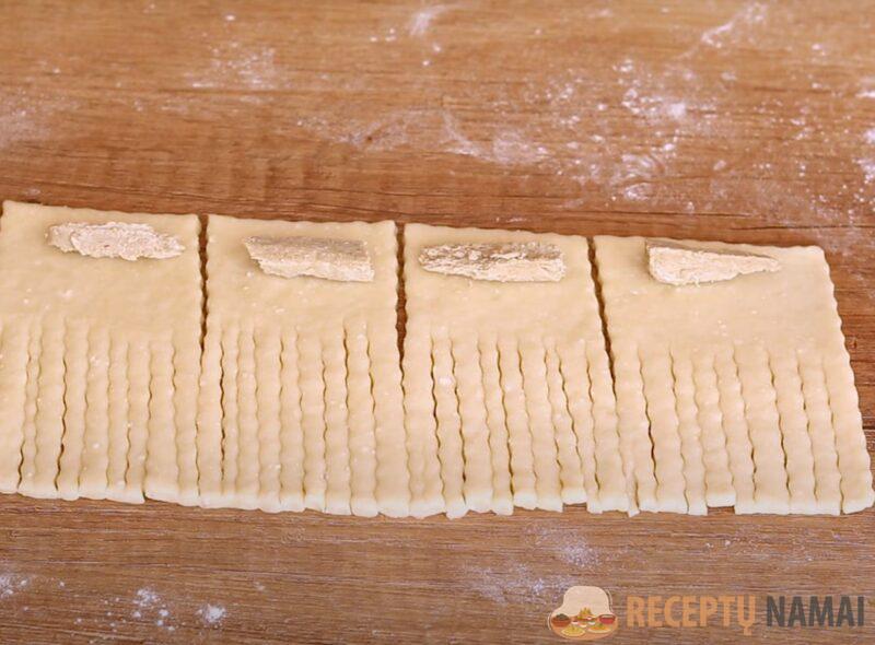 Пачка творога и 1 яйцо. Мягкое рассыпчатое печенье с оригинальной начинкой: рецепт для семейного чаепития!