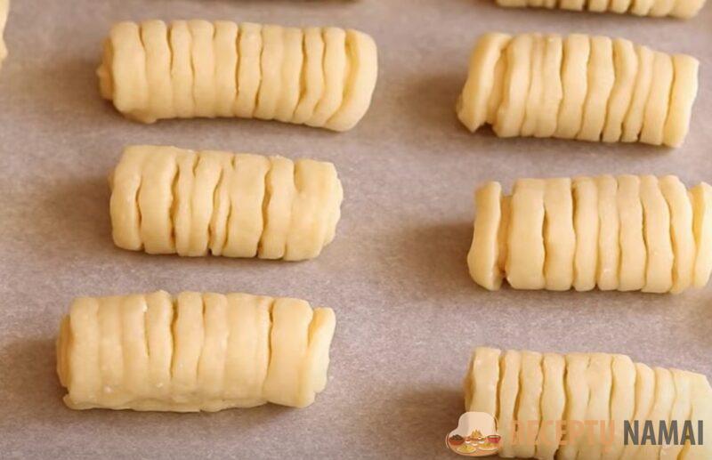 Пачка творога и 1 яйцо. Мягкое рассыпчатое печенье с оригинальной начинкой: рецепт для семейного чаепития!