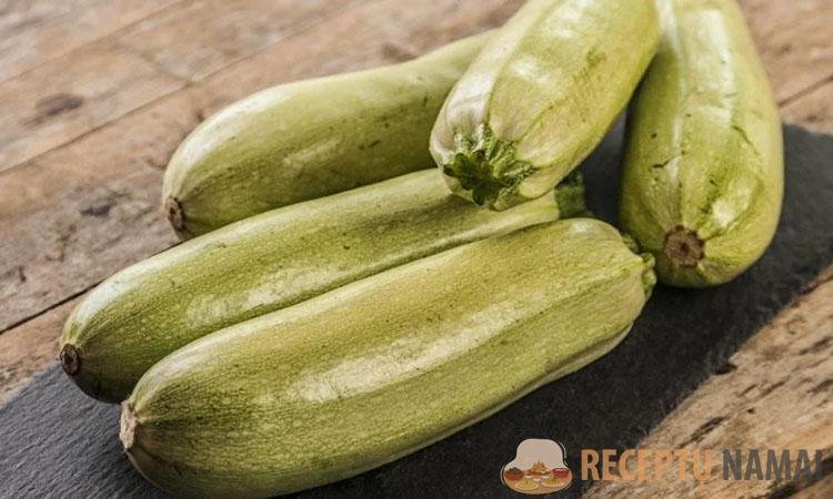 Жарим кабачки сразу на зиму: благодаря хитрому маринаду вкус сохраняется словно с грядки