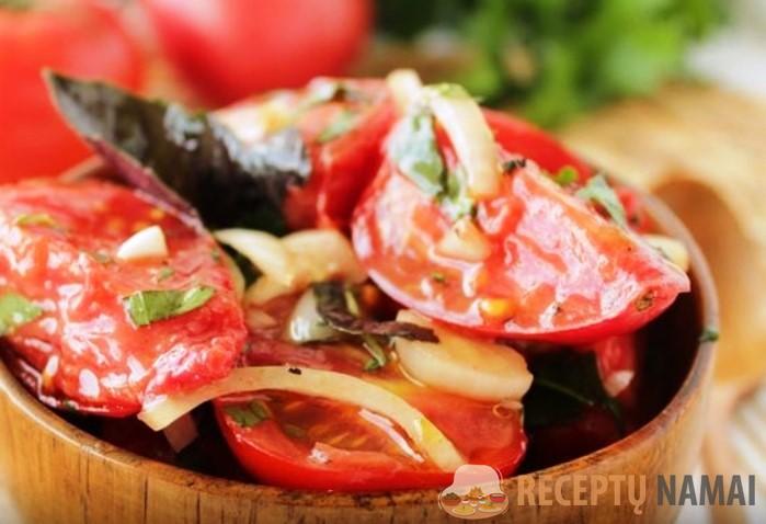 Маринованные половинки томатов в масле на зиму. О такой вкуснятине можно только мечтать.  Уже забыла, когда целые закатывала