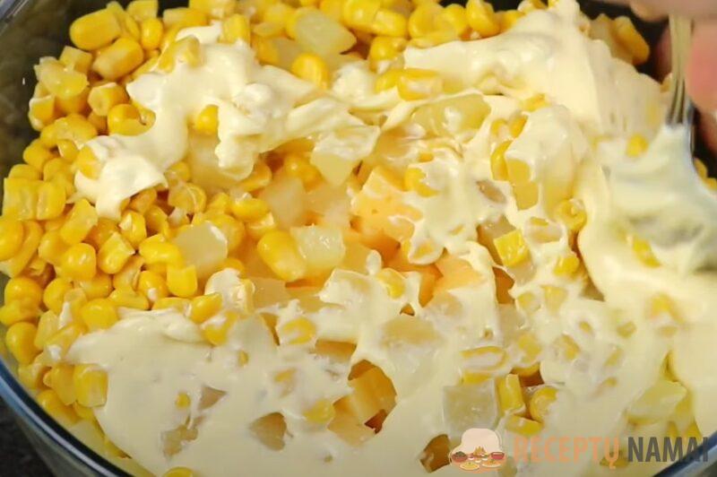 Салат «Гавайский» — настолько лёгкий, что его можно есть даже на диете. Вкусный способ оставаться в форме!