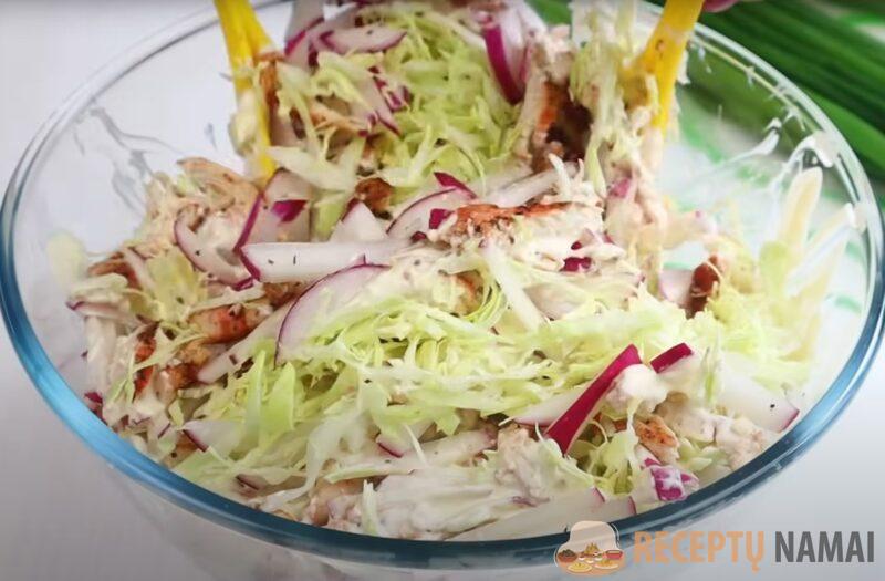 Проще некуда: готовим легкий и быстрый салат, который украсит любой праздничный стол