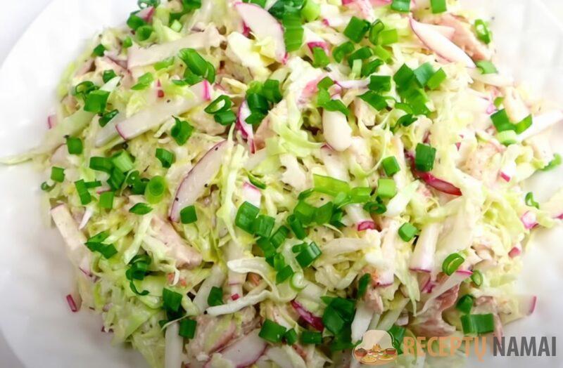 Проще некуда: готовим легкий и быстрый салат, который украсит любой праздничный стол