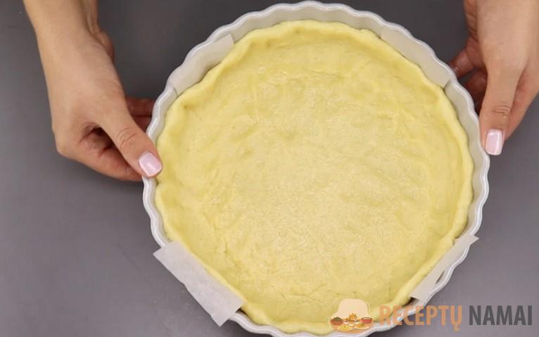 Простой пирог со сливами, но ни разу не подвел. Начинки много и она не течет