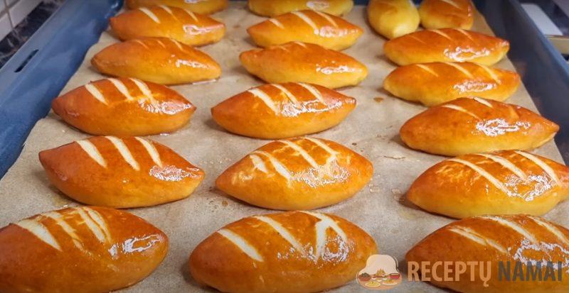 Обвариваю пирожки кипятком, в магазине такие не купишь. Сдоба, как пух: мягкая и нежная