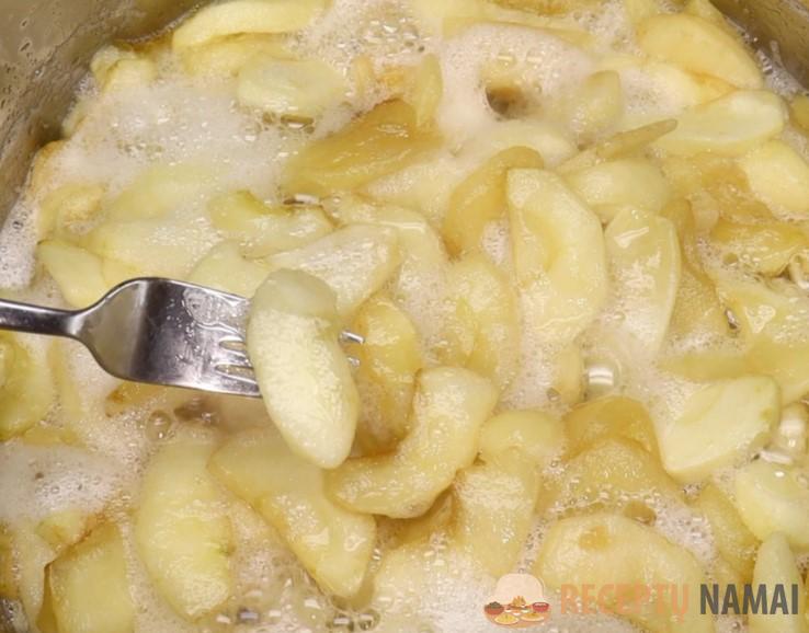 По вкусу, как мармелад: в сезон закрываю побольше. Яблочные дольки в сиропе