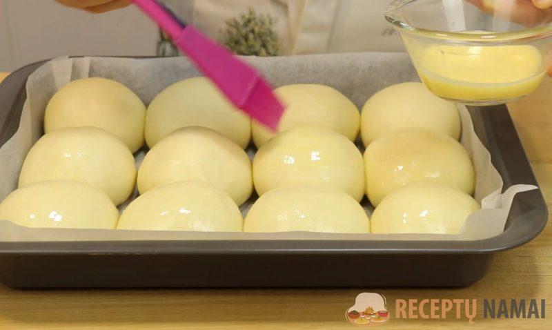 Вкус, как в детстве: тесто ароматное и пышное. Сдобные булочки "Бухты".