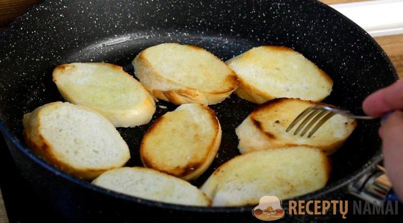 Намазка для бутербродов за 7 минут. Бюджетный рецепт: просто и вкусно