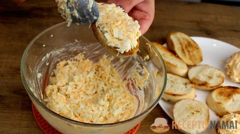 Намазка для бутербродов за 7 минут. Бюджетный рецепт: просто и вкусно