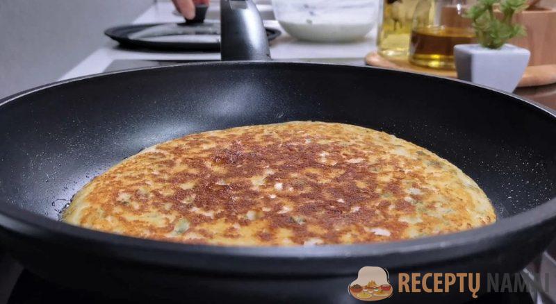 Все смешала и выложила на сковородку. Ленивые лепешки на завтрак: ну очень просто и вкусно