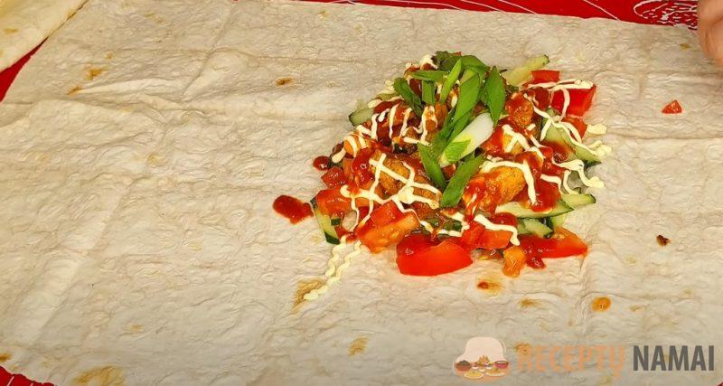 Беру обычную грудку и лаваш. Получается вкуснятина: вкусный обед или ужин