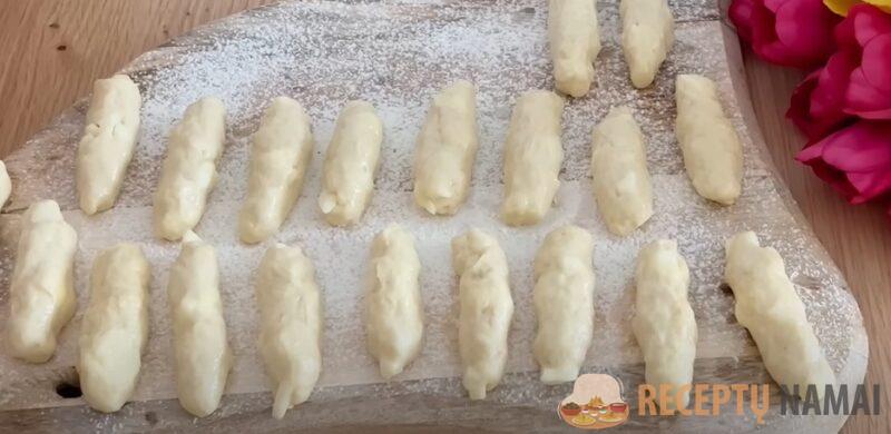 Беру 1 яблоко, 1 яйцо и немного муки. Десерт без духовки за 5 минут