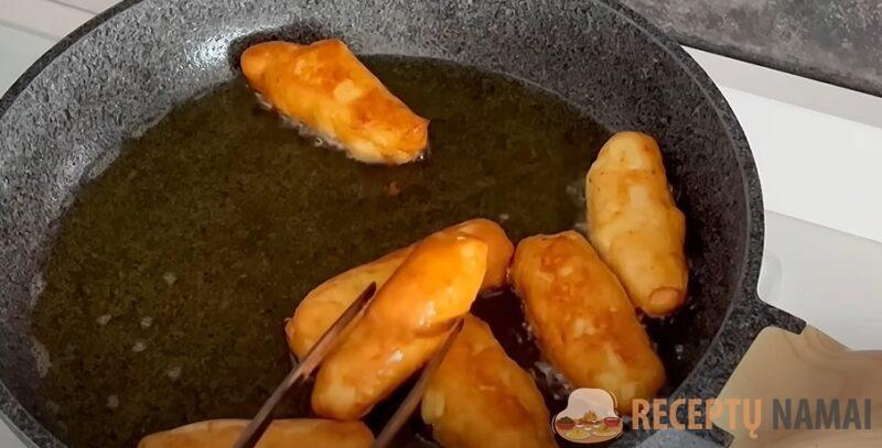 Беру 1 яблоко, 1 яйцо и немного муки. Десерт без духовки за 5 минут