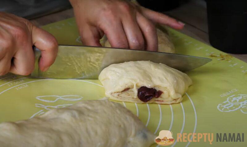 Сдобные булочки с вишней. Воздушные, как облачко