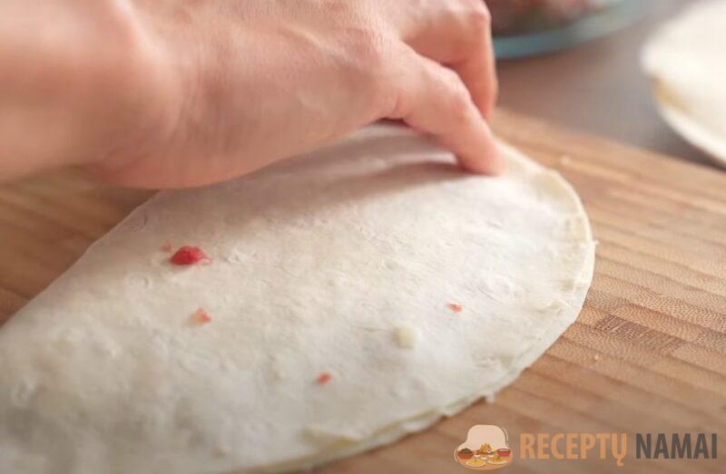 Беру обычный лаваш и фарш. Полезный чебурек: очень вкусный обед или ужин