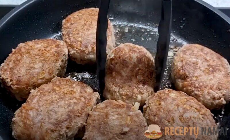 Просто перемешала фарш с рисом. Вы даже не представляете, как это вкусно: век живи-век учись