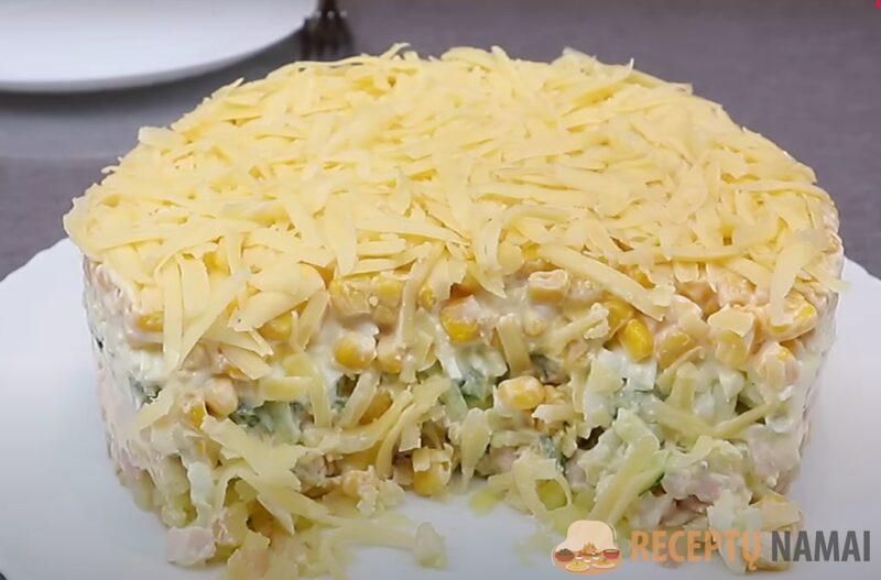 Хоть на праздник, хоть на каждый день. Слоеный салат с курицей: вкусный и сытный рецепт