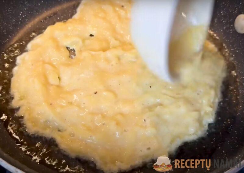 Картошка с луком вкуснее мяса. Возьмите 3 яйца и 4 картофелины: просто, дешево и очень вкусно