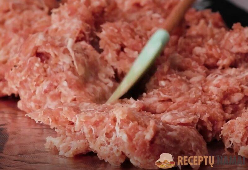 Про котлеты больше не вспоминаю. Мясной фарш готовлю по новому рецепту: вкусно, сытно и необычно