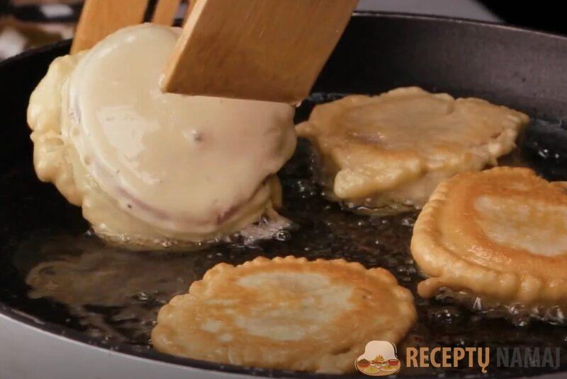 Про котлеты больше не вспоминаю. Мясной фарш готовлю по новому рецепту: вкусно, сытно и необычно