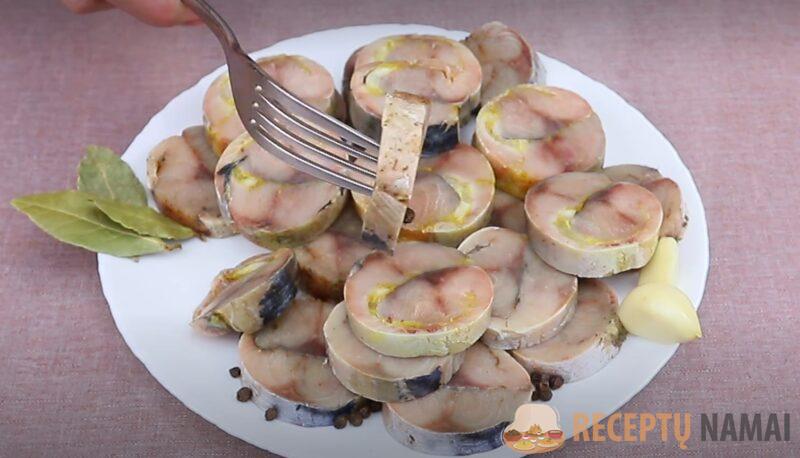 Нереально вкусный рыбный рулет. Закусочная слабосоленая скумбрия: идеальная закуска на праздничный стол