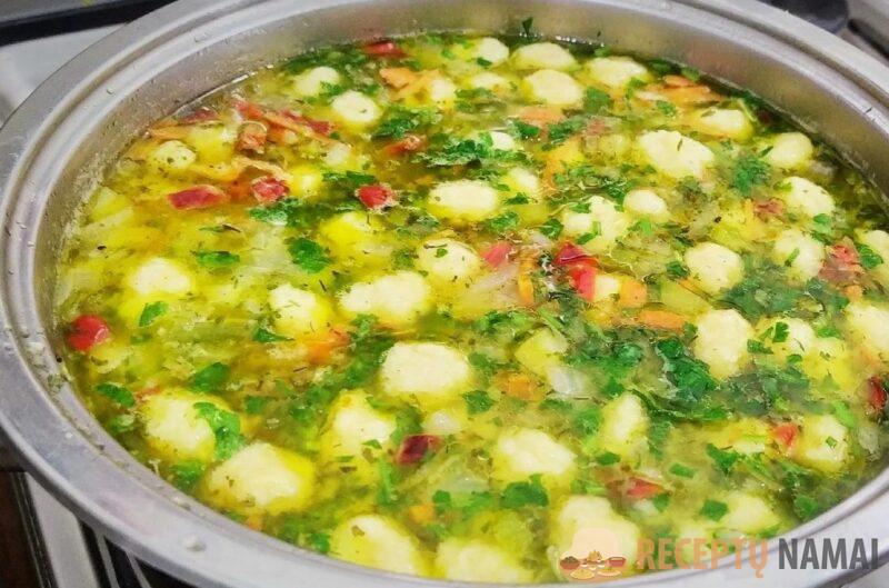 Готовлю 3 литра куриного супа с клецками за 30 минут. Рецепт теста подсказала бабушка