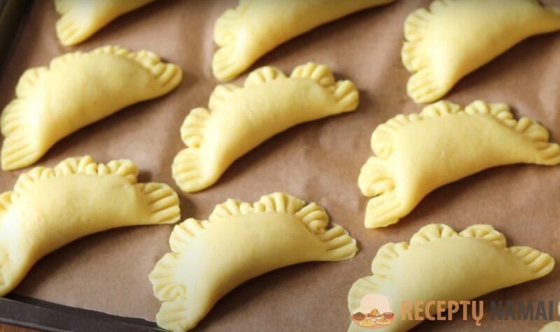 Такая выпечка всегда идёт на ура. Это так просто: вкусное печенье с начинкой из творога
