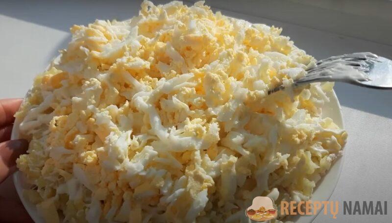 Слоёный салат с курицей. Беспроигрышный вариант закусочного салата на любой праздник