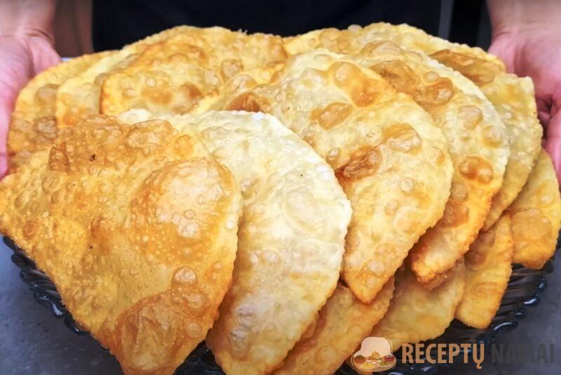 Чебуреки сочные и хрустящие: с мясом или с фаршем. Как приготовить их правильно