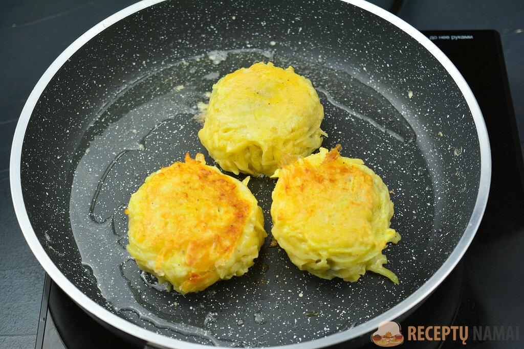 Так картофель готовят только в Сибири. Часто готовим вместо котлет. Особенно их любят наши детки