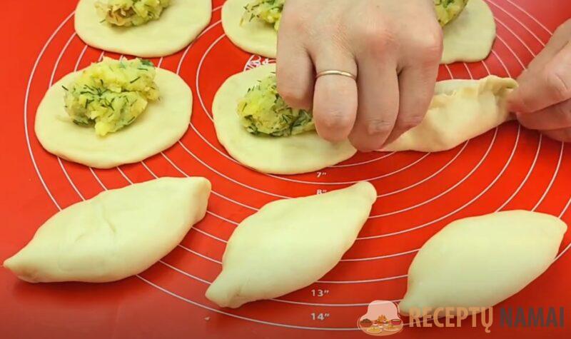 Беру кефир, 1 яйцо и немного муки. Такие пирожки ем и не поправляюсь: бабушка соседка поделилась рецептом