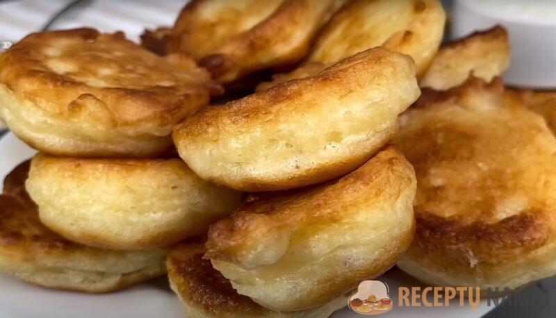 Всегда получаются пышными и не опадают. Оладьи на дрожжах: проверенный рецепт