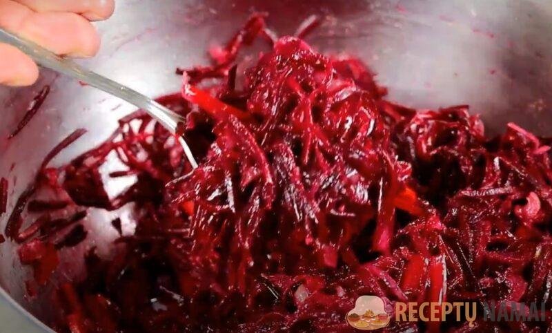 Салат из свёклы от которого сложно отказаться. Готовлю на все праздники