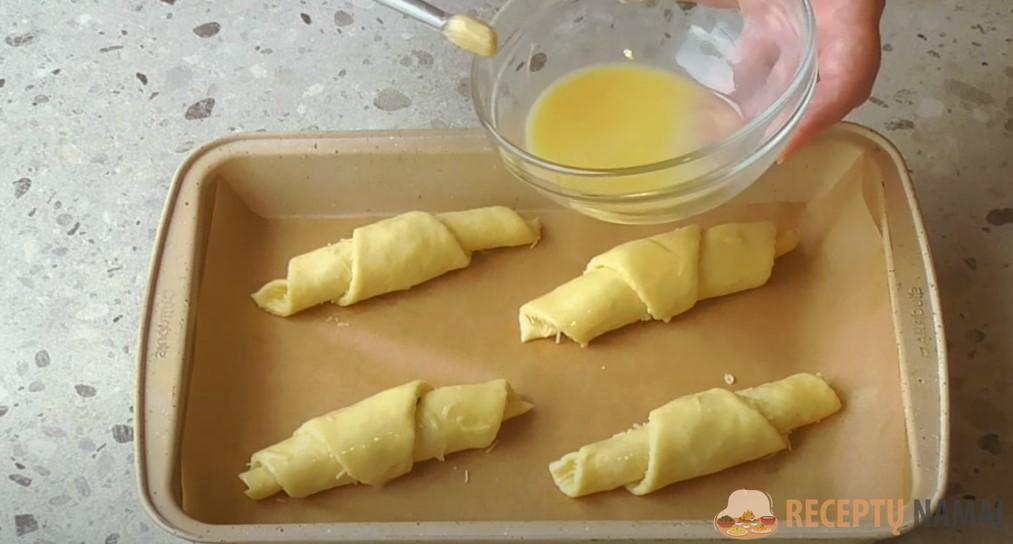 Быстрые булочки-рогалики с сыром и зеленью. Тесто на кефире: всегда хорошо получается и пропекается