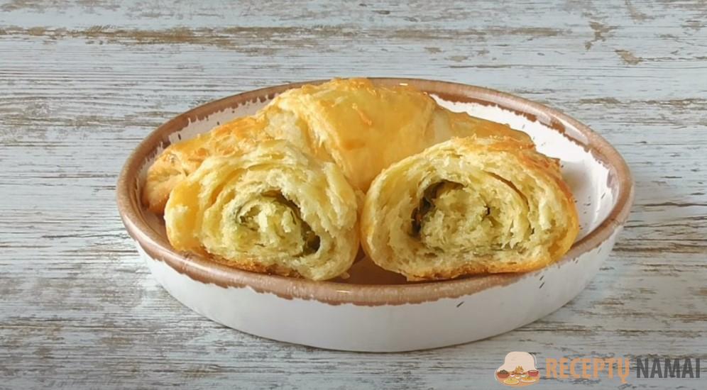 Быстрые булочки-рогалики с сыром и зеленью. Тесто на кефире: всегда хорошо получается и пропекается