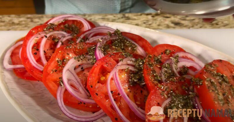 Делайте сразу 2 порции. Быстрый и вкусный салат из помидоров: весь секрет в маринаде