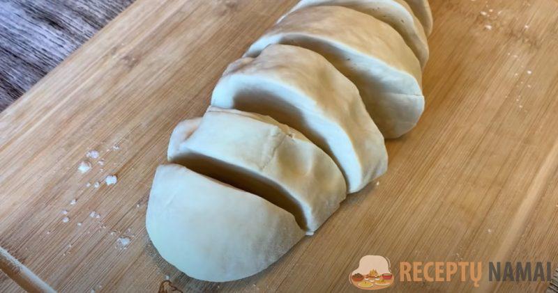 Мука, вода и говяжий фарш. Беляши с самым простым тестом: очень мягкие - начинка сочная, ароматная