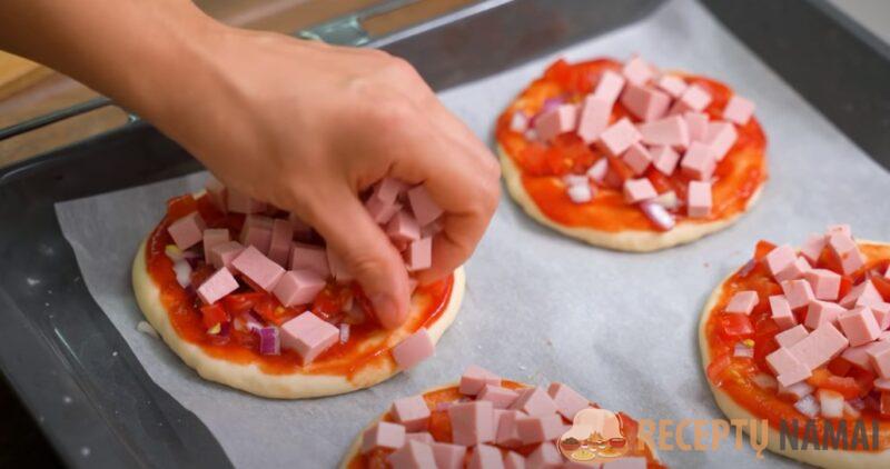 Школьные мини пиццы из детства. Простой домашний рецепт