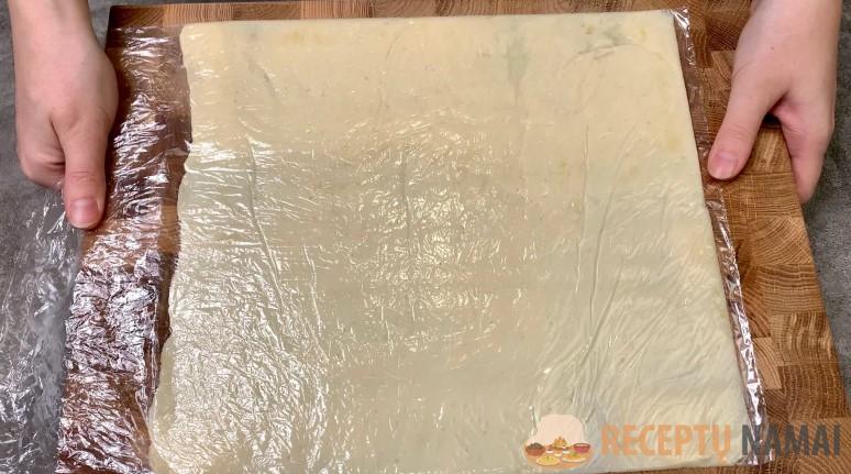 Беру крабовые палочки и сырок. Рецепт вкусного праздничного рулета: и никакого лаваша не надо