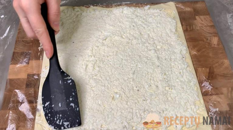 Беру крабовые палочки и сырок. Рецепт вкусного праздничного рулета: и никакого лаваша не надо