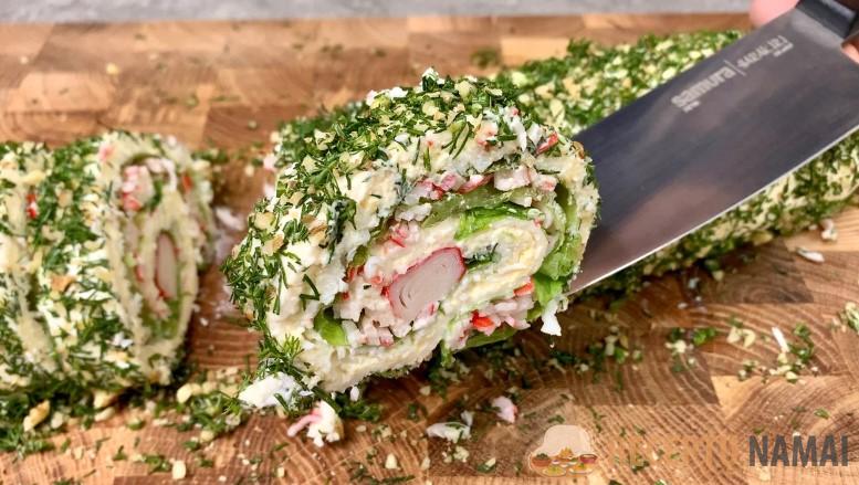 Беру крабовые палочки и сырок. Рецепт вкусного праздничного рулета: и никакого лаваша не надо