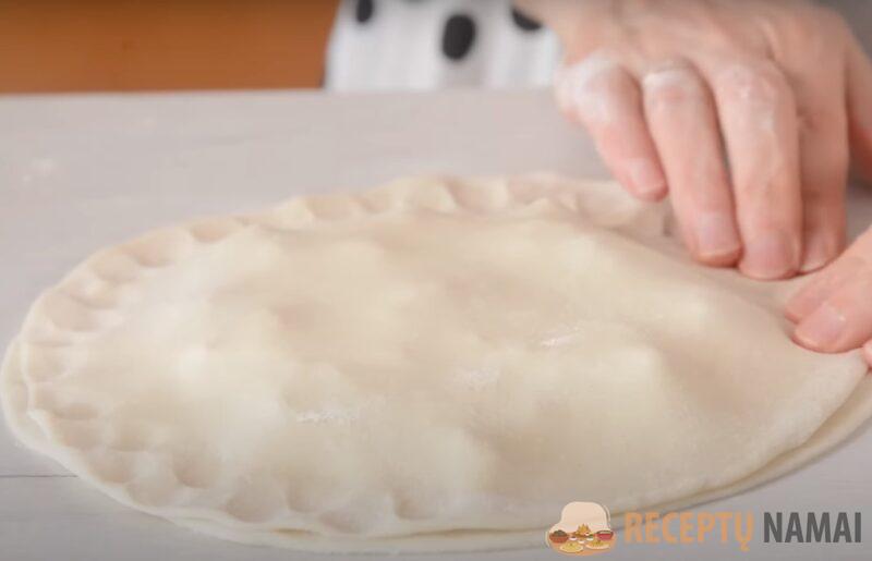 Не устаю их готовить: только мука и кипяток. Лучше, чем чебуреки или пицца