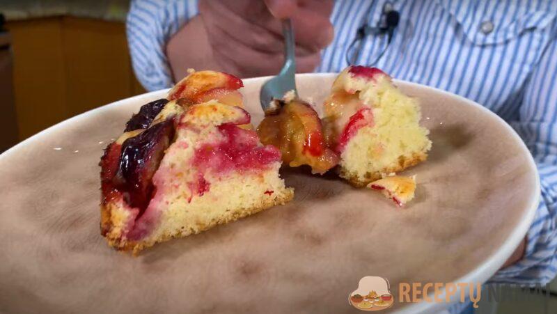 Готовьте этот пирог, пока слива на рынке ещё за копейки. Рецепт вкусной выпечки со сливами