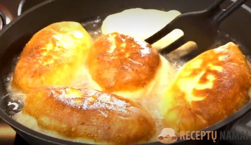 Рецепт теста для пирожков: готовится за 25 минут, хоть жарь, хот выпекай. Меняю начинку и готовлю каждый день