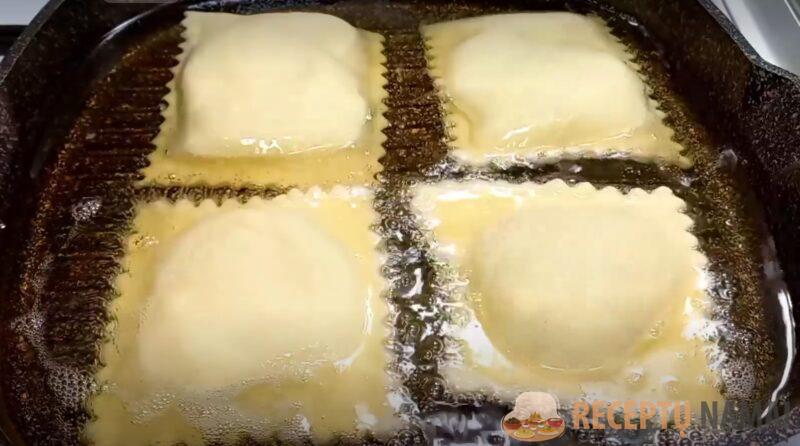 Круче, чем беляши и чебуреки. Добавляю 2 ст. л. сметаны: тесто просто восторг