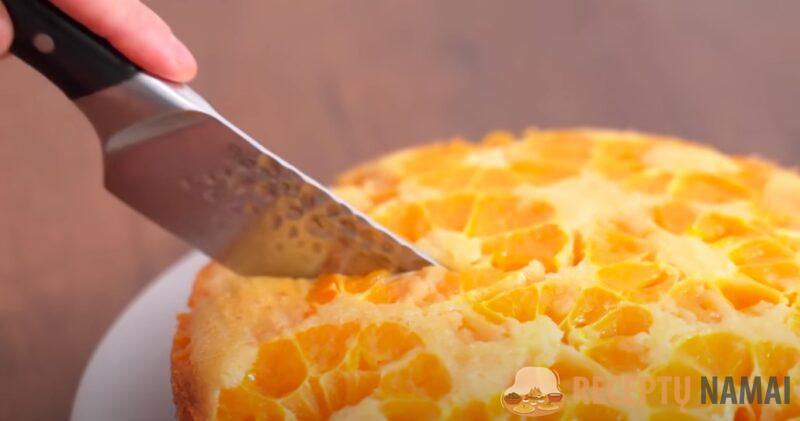 Вкусный и сочный пирог с мандаринами. Простой и быстрый рецепт