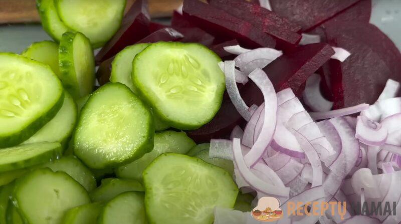 Так вкусно из обыкновенной свеклы. Без майонеза: салат "Свекла в огороде"