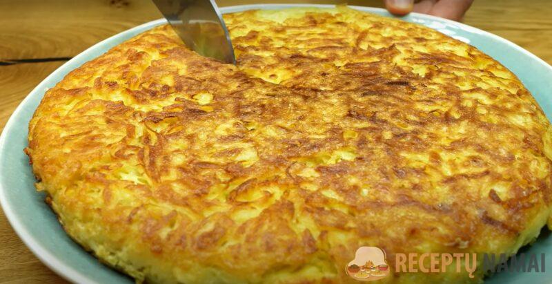 Достаточно 3 картофелины и 2 яйца. Картошка с луком вкуснее мяса